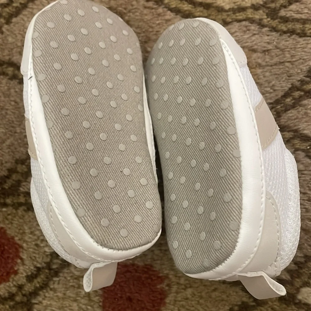NEW Carter's White & Cream Sneakers with Breathable Mesh Baby softees Size:3-6M